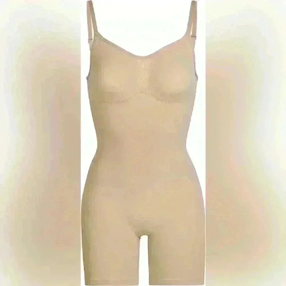 SKIMS- NWOB Sculpting Seamless Mid Thigh Bodysuit - Clay/ nude/ ochre - Picture 1 of 12